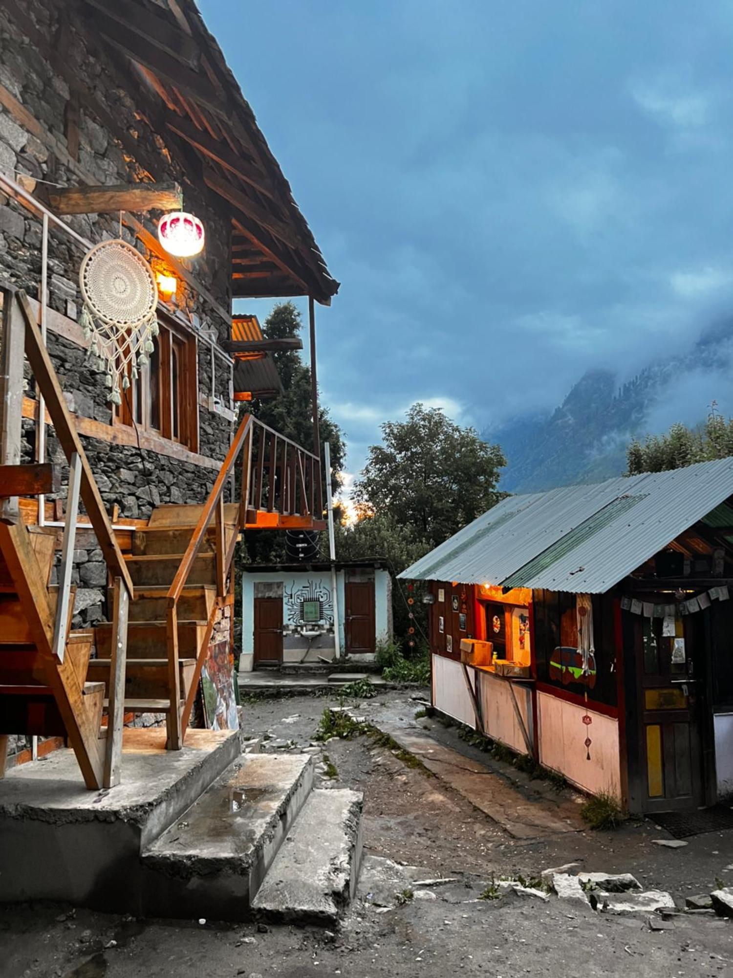 Old Brahma Homestay Kalgha Exterior foto